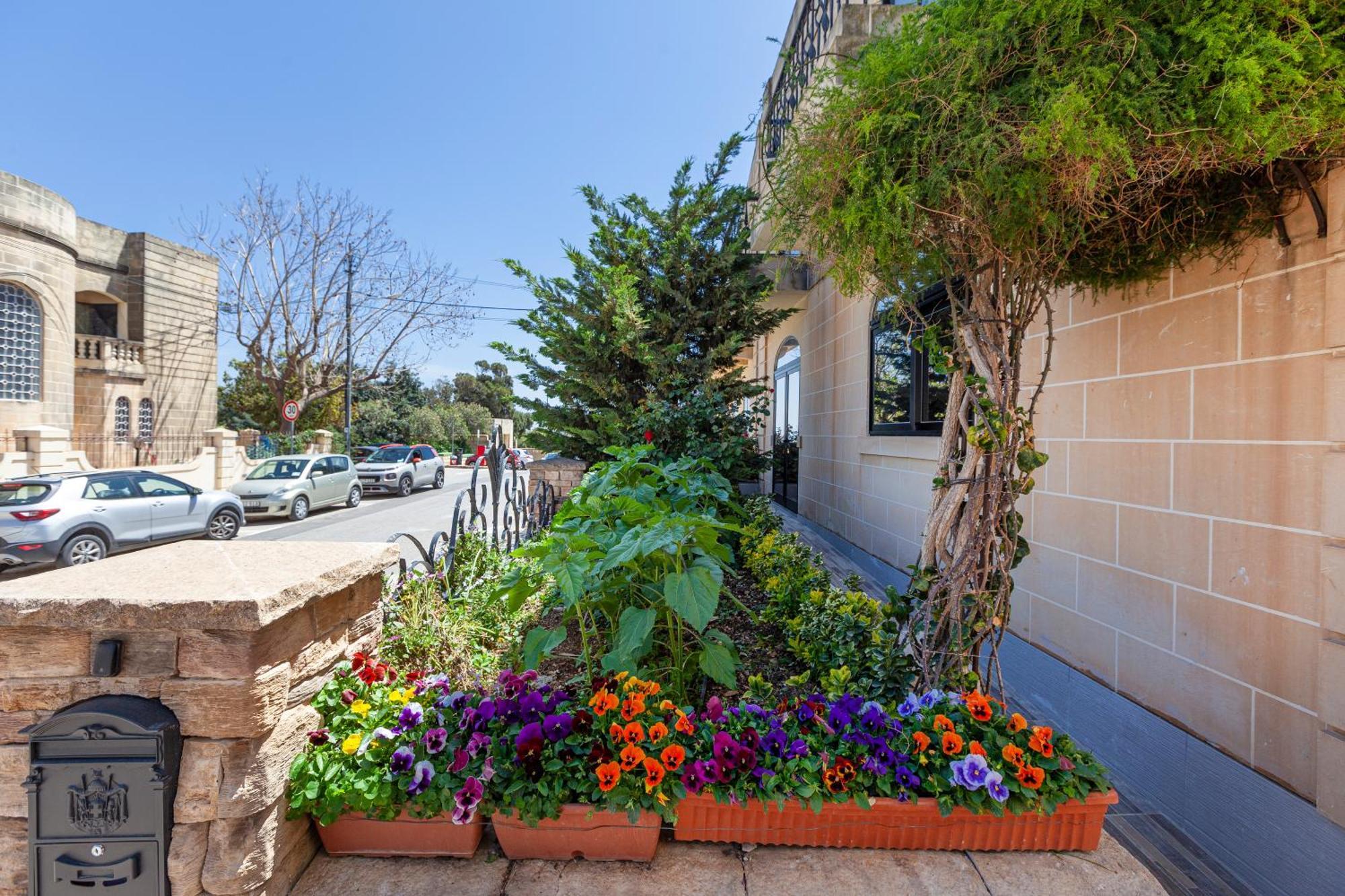 Modern & Lovely Studio - Prime Location Saint Julian's Exterior photo